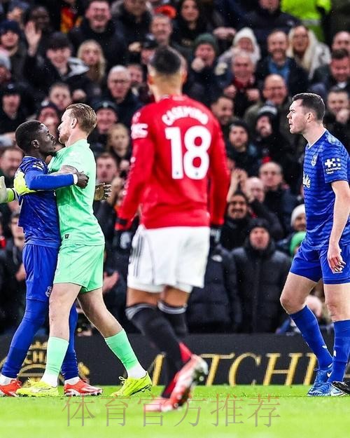 英超：曼联0-1十人埃弗顿！5轮不败终结，铁腰掌掴队友被直红罚下